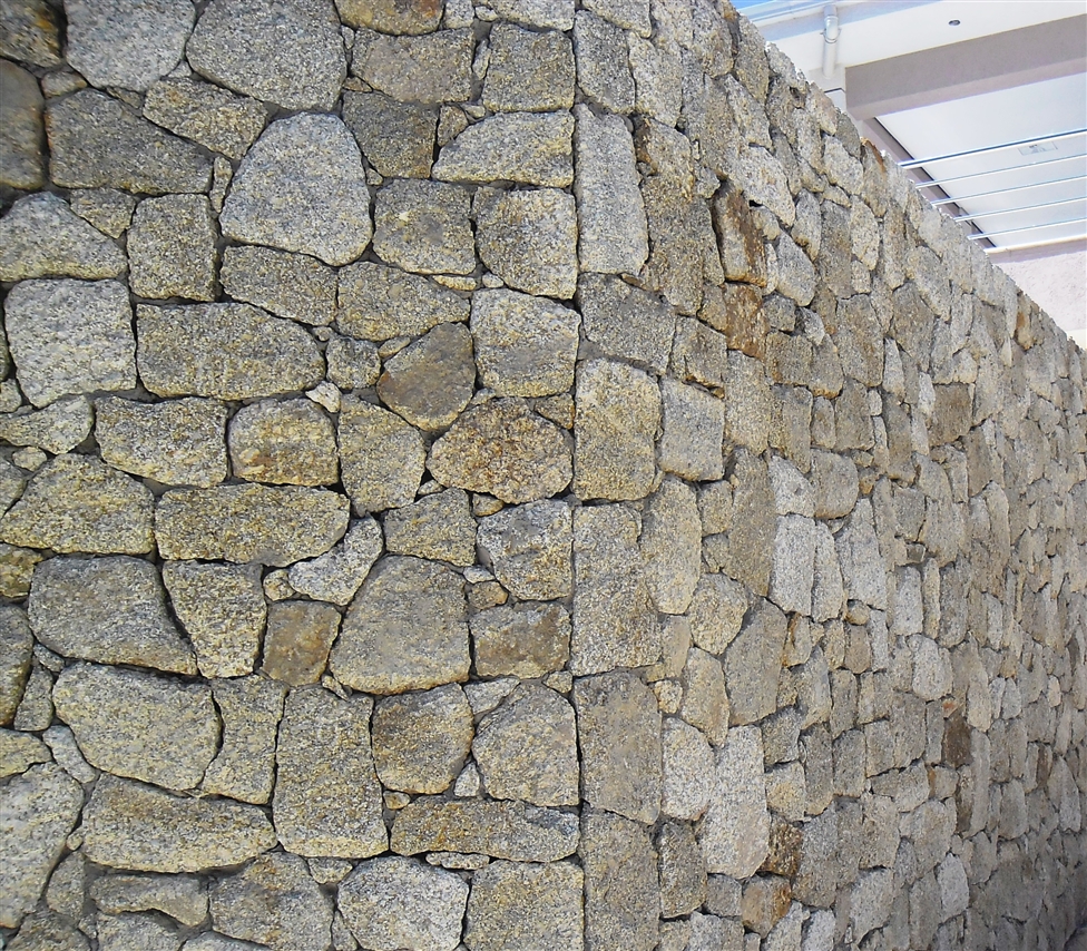 Construção de Muros em Pedra – Pedras Decorativas